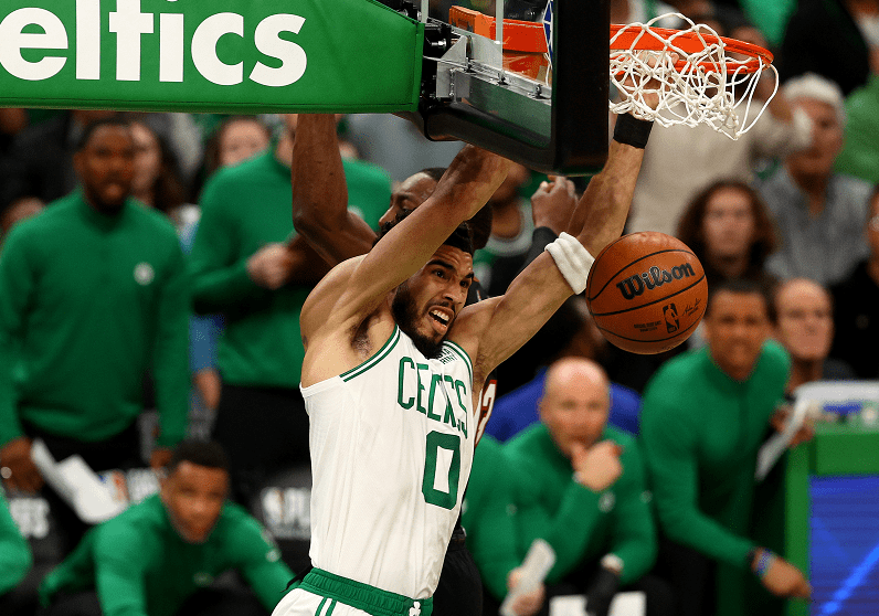 包含风云突变AC米兰窗口期遗憾出局阿贾克斯围绕CBA常规赛临场应变，塔图姆与30激战中国队分钟都惊呆了的词条